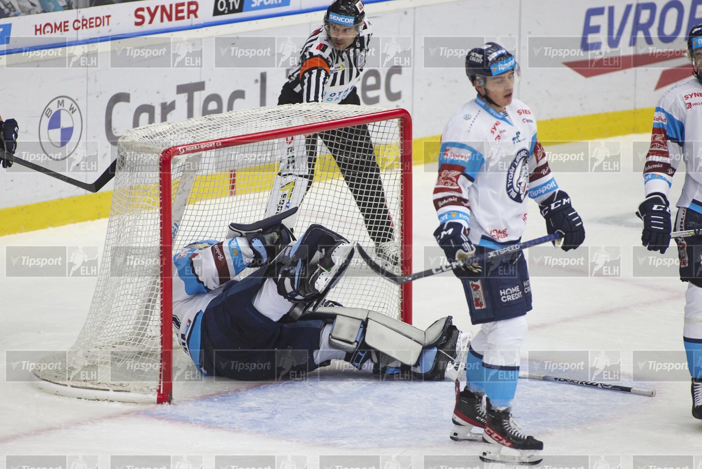 Nešťastný Petr Kváča a jeho sražený puk do branky. Foto: Jiří Princ