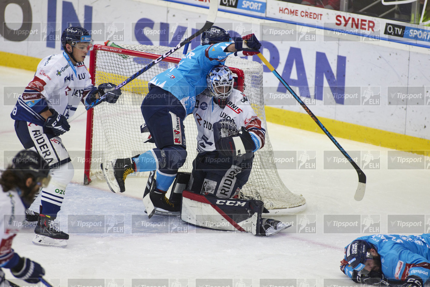 Srážka libereckého útočníka s brankářem. Foto: Jiří Princ