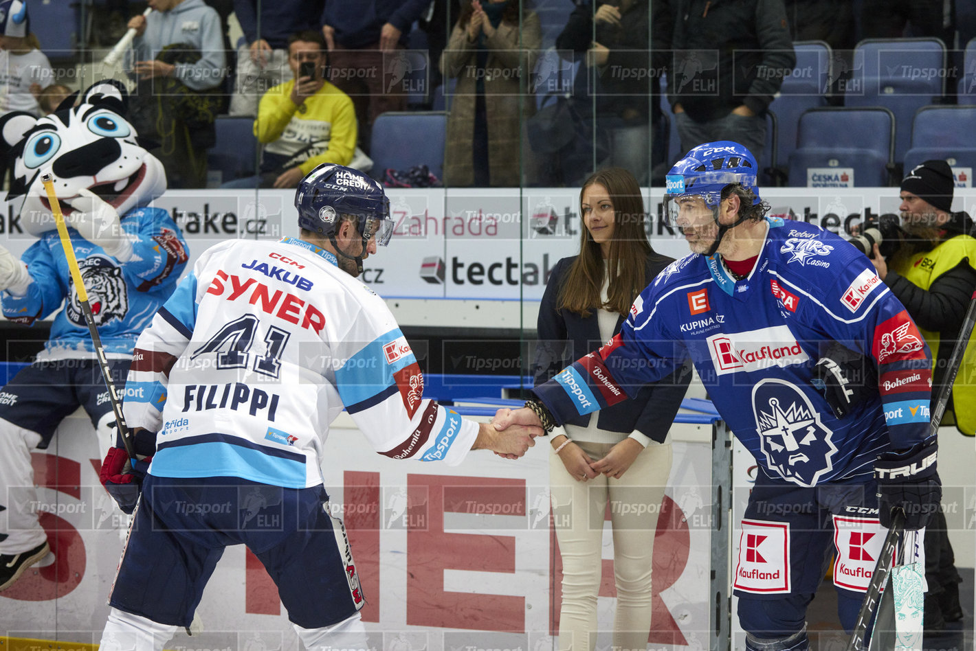 Nejlepší hráči zápasu - Tomáš Filippi a Jaromír Jágr. Foto: Jiří Princ