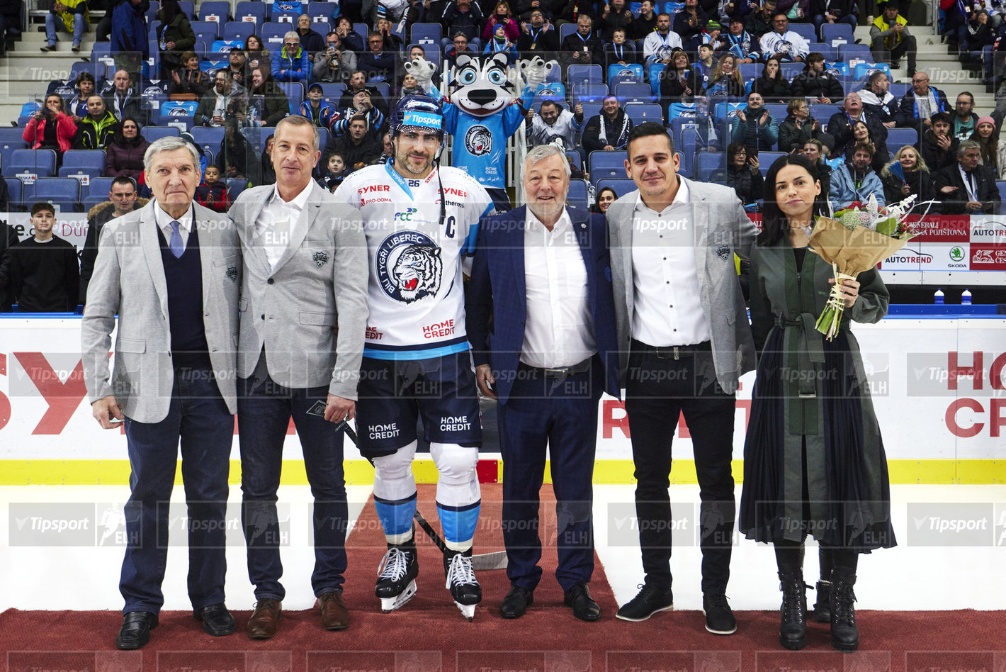 Liberec zařadil do svého Klubu Legend tři své bývalé hráče. Z leva František Vozka (1), Tomáš VozkaFoto (2), Petr Jelínek, Ctibor Jech, Branko Radivojevič (3).
 Jiří Princ