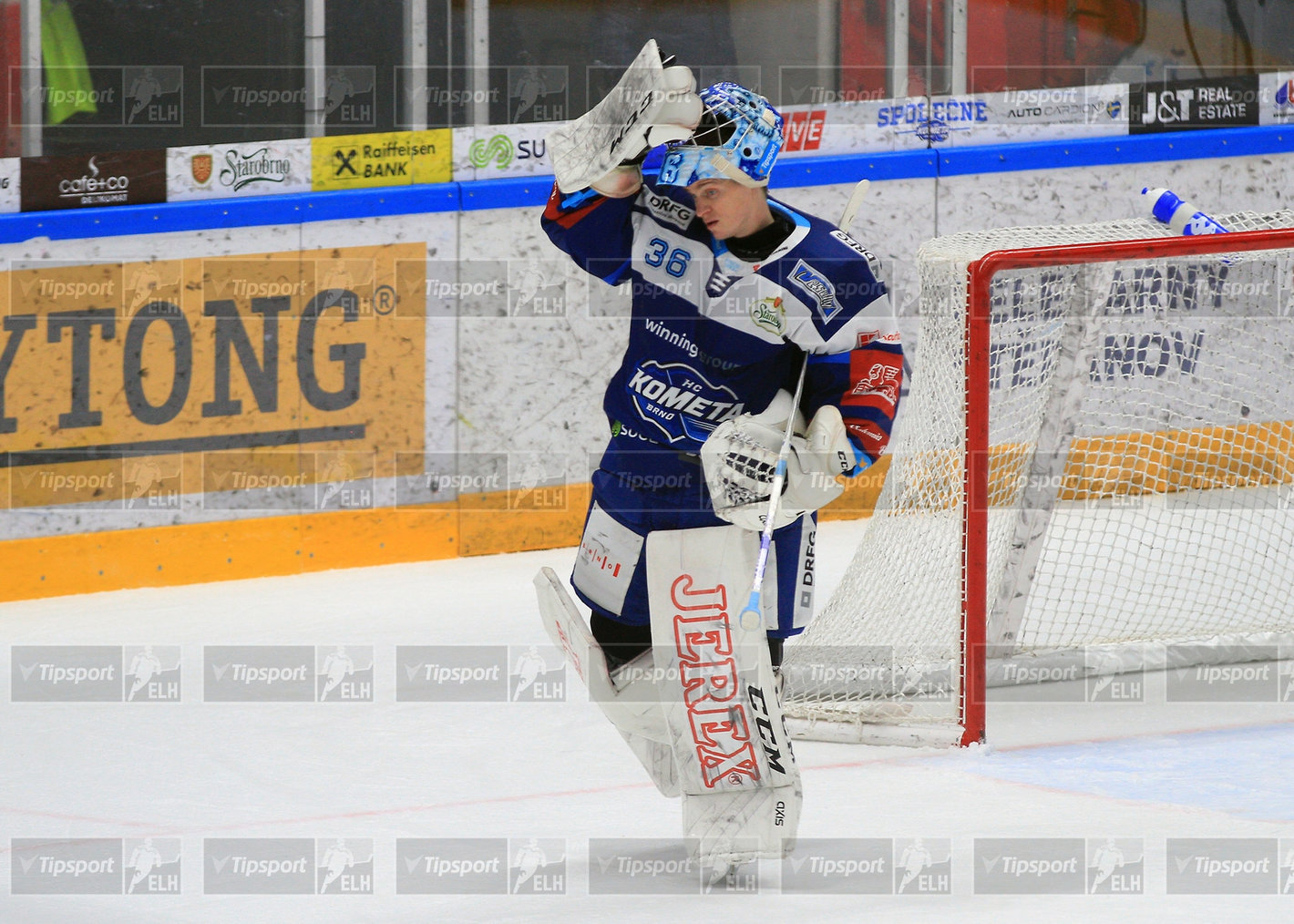 Jakub Sedláček míří na brněnskou střídačku před power-play. Foto: Ivo Dostál