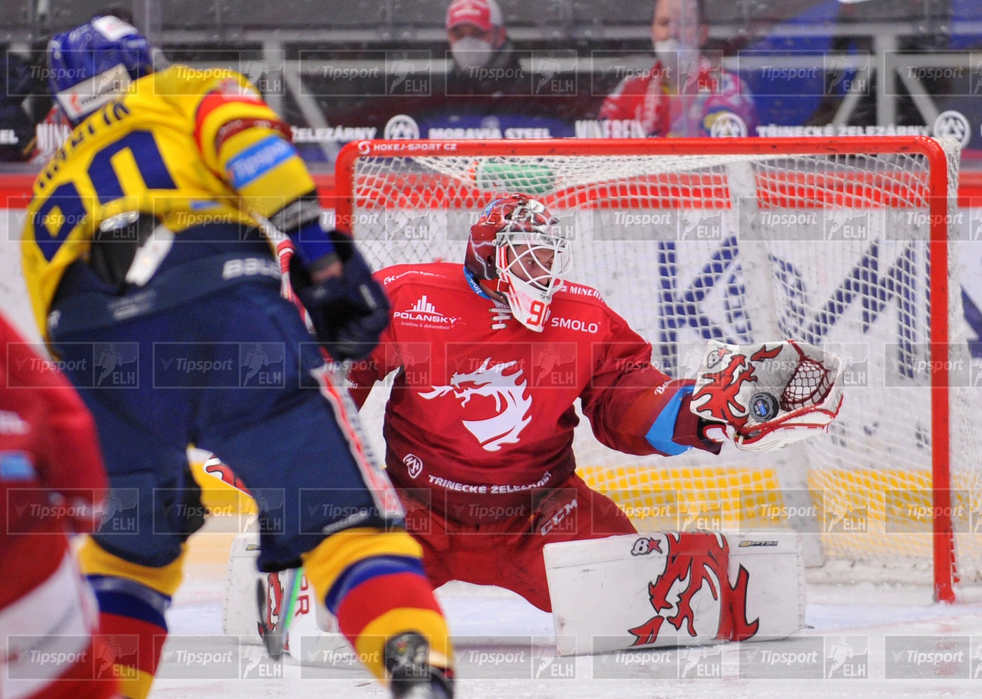 Zákrok Ondřeje Kacetla. Foto: Marian Ježowicz