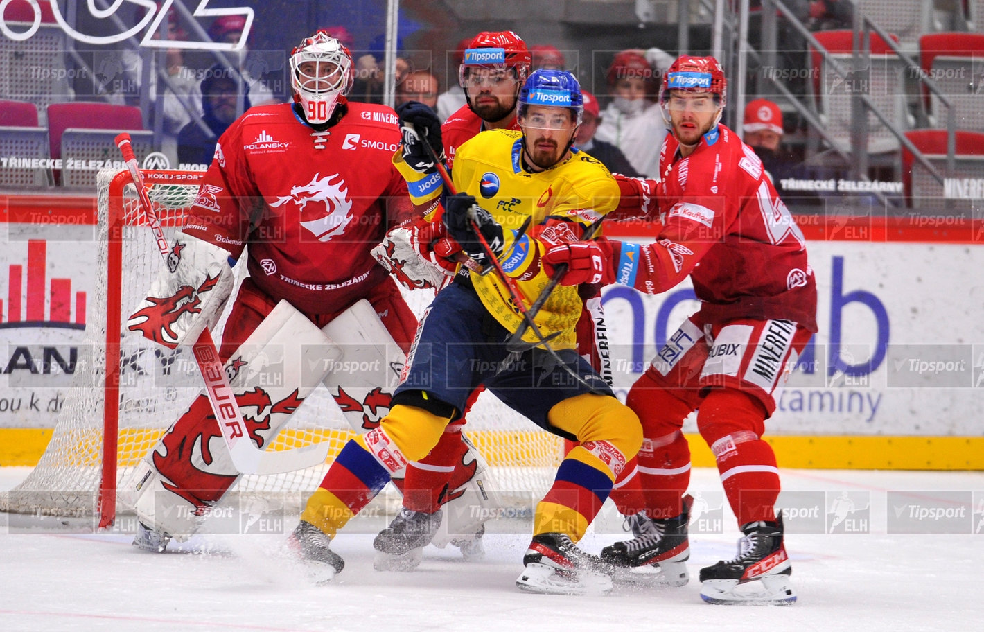 Souboj před třineckou brankou. Foto: Marian Ježowicz