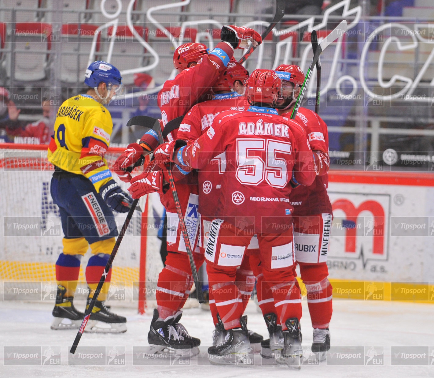 Radost třineckých hráčů. Foto: Marian Ježowicz