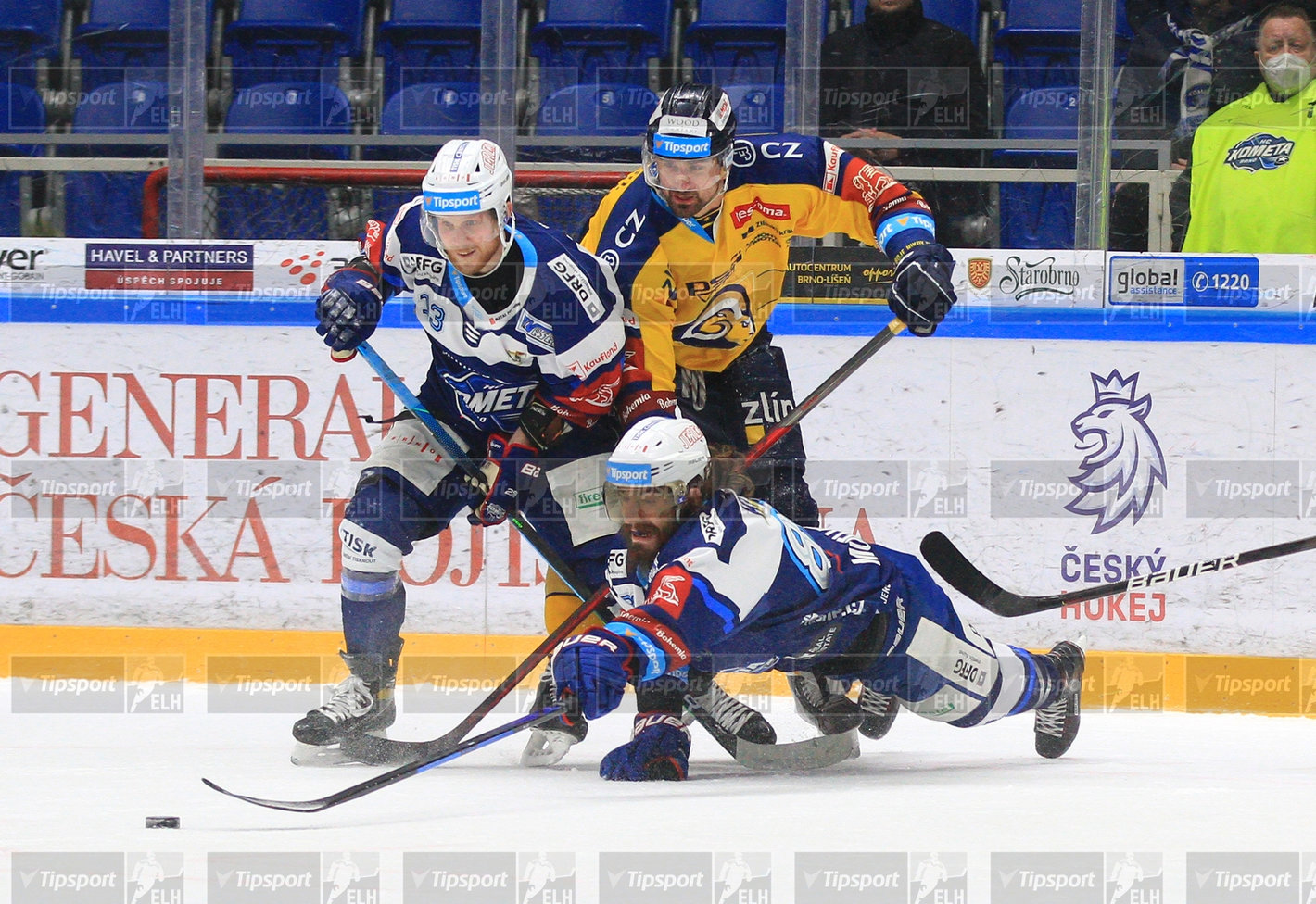 Peter Mueller se natahuje po puku (foto: Ivo Dostál)