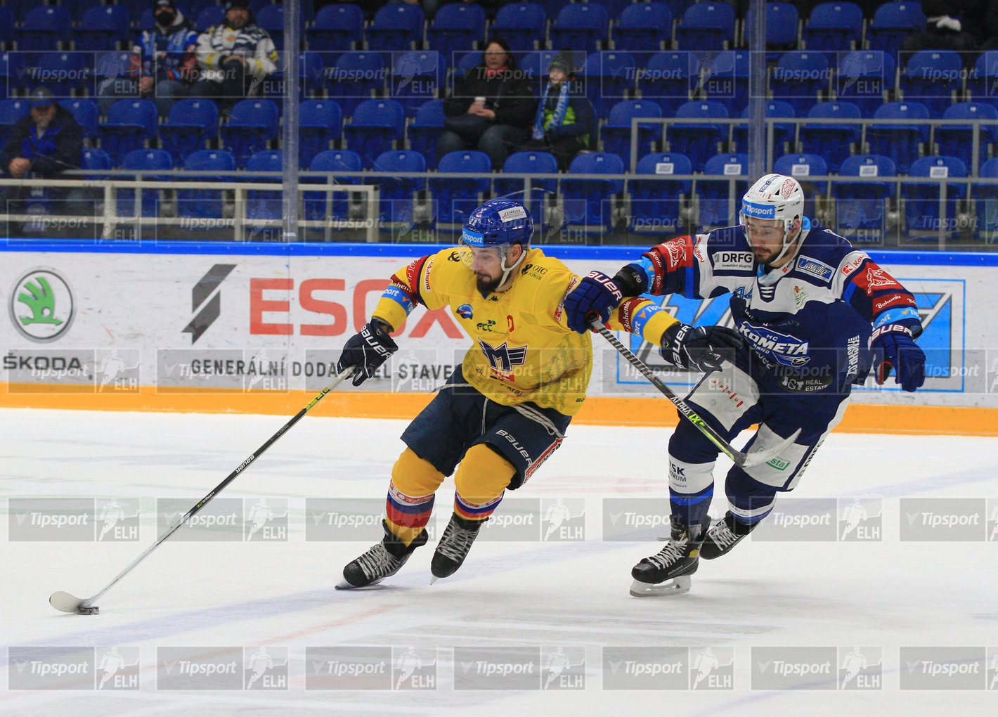 Jakub Valský v souboji s Davidem Ostřížkem  (foto: Ivo Dostál)