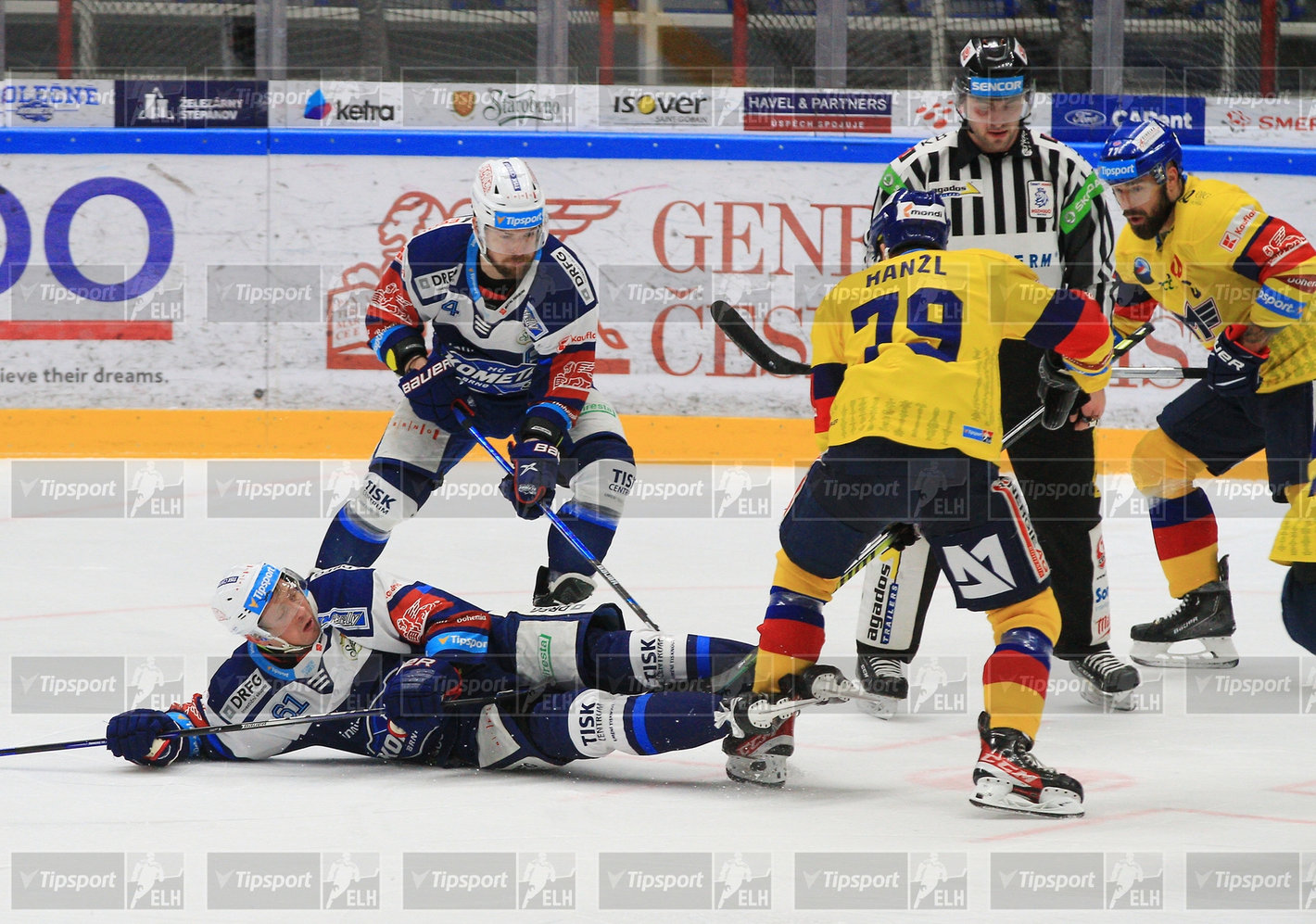 Daniel Rákos a Michal Gulaši v zápase proti Motoru  (foto: Ivo Dostál)