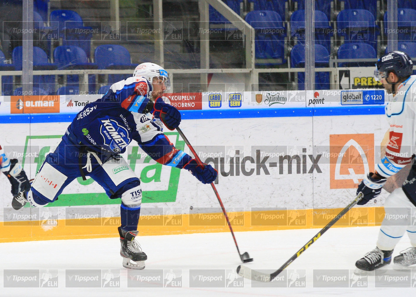 Jakub Malý střílí na libereckou branku (foto: Ivo Dostál)