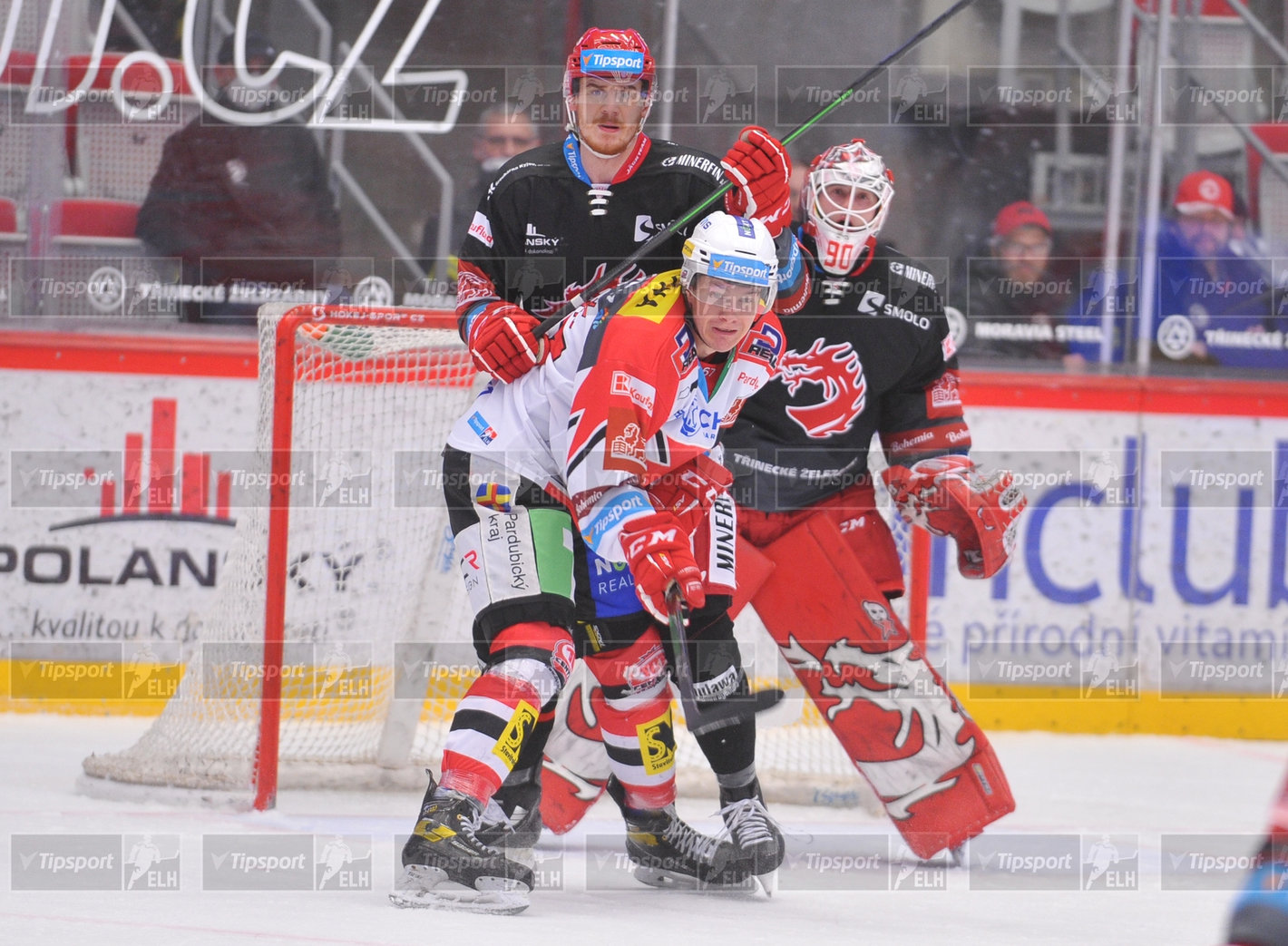 Daniel Krenželok v souboji před brankou. Foto: Marian Ježowicz