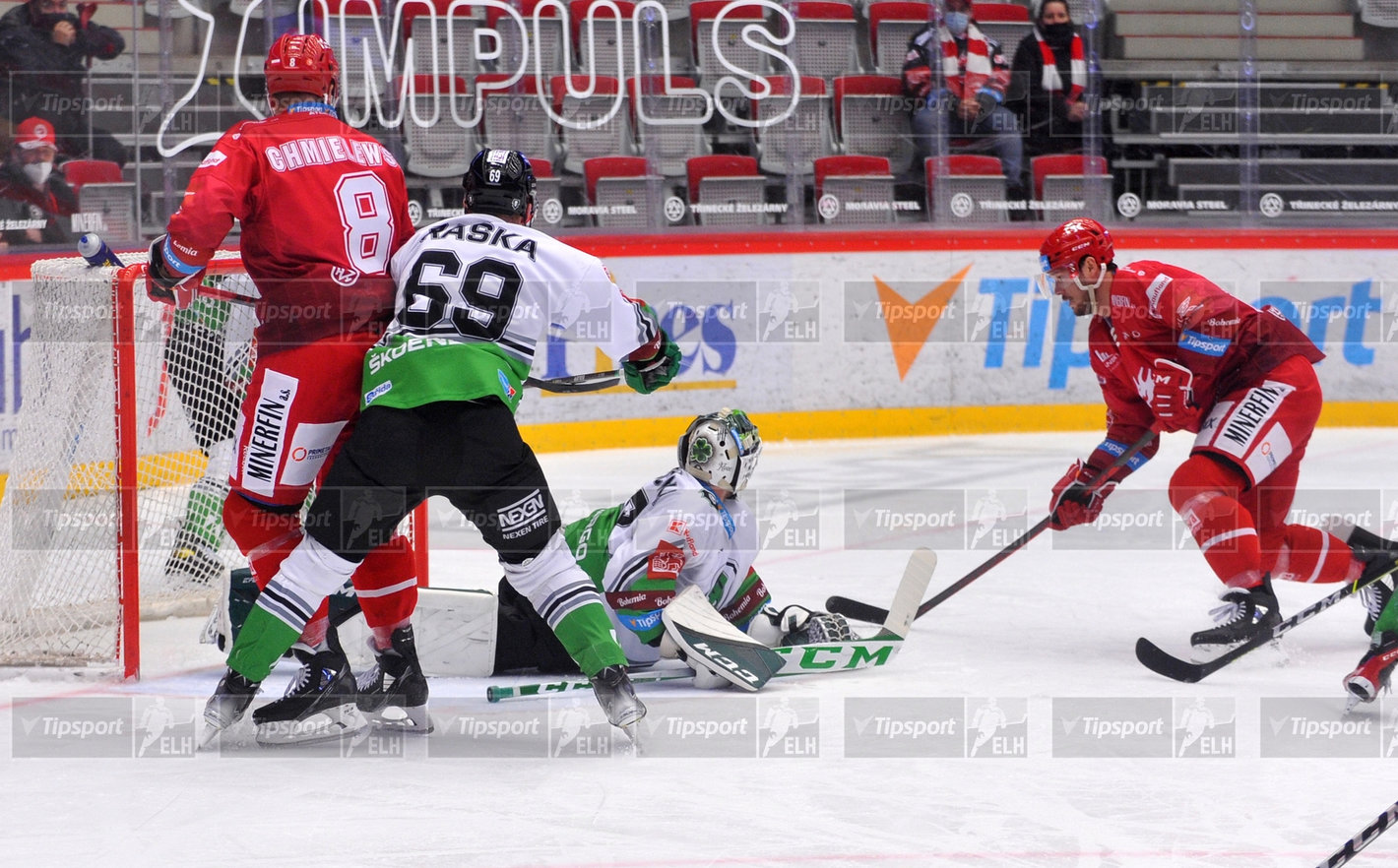 Tomáš Kundrátek skóruje. Foto: Marian Ježowicz