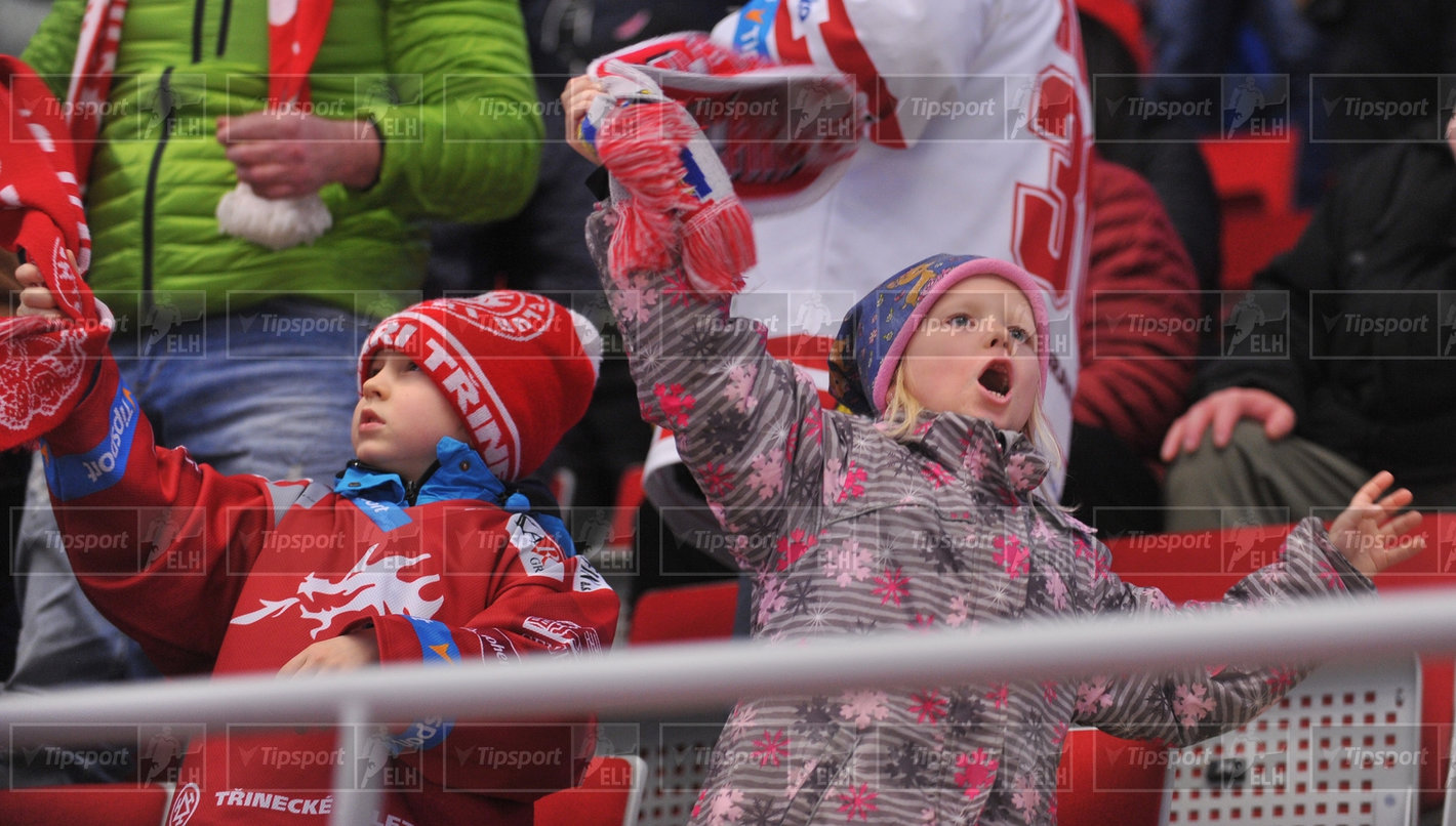 Radost třineckých fanoušků. Foto: Marian Ježowicz